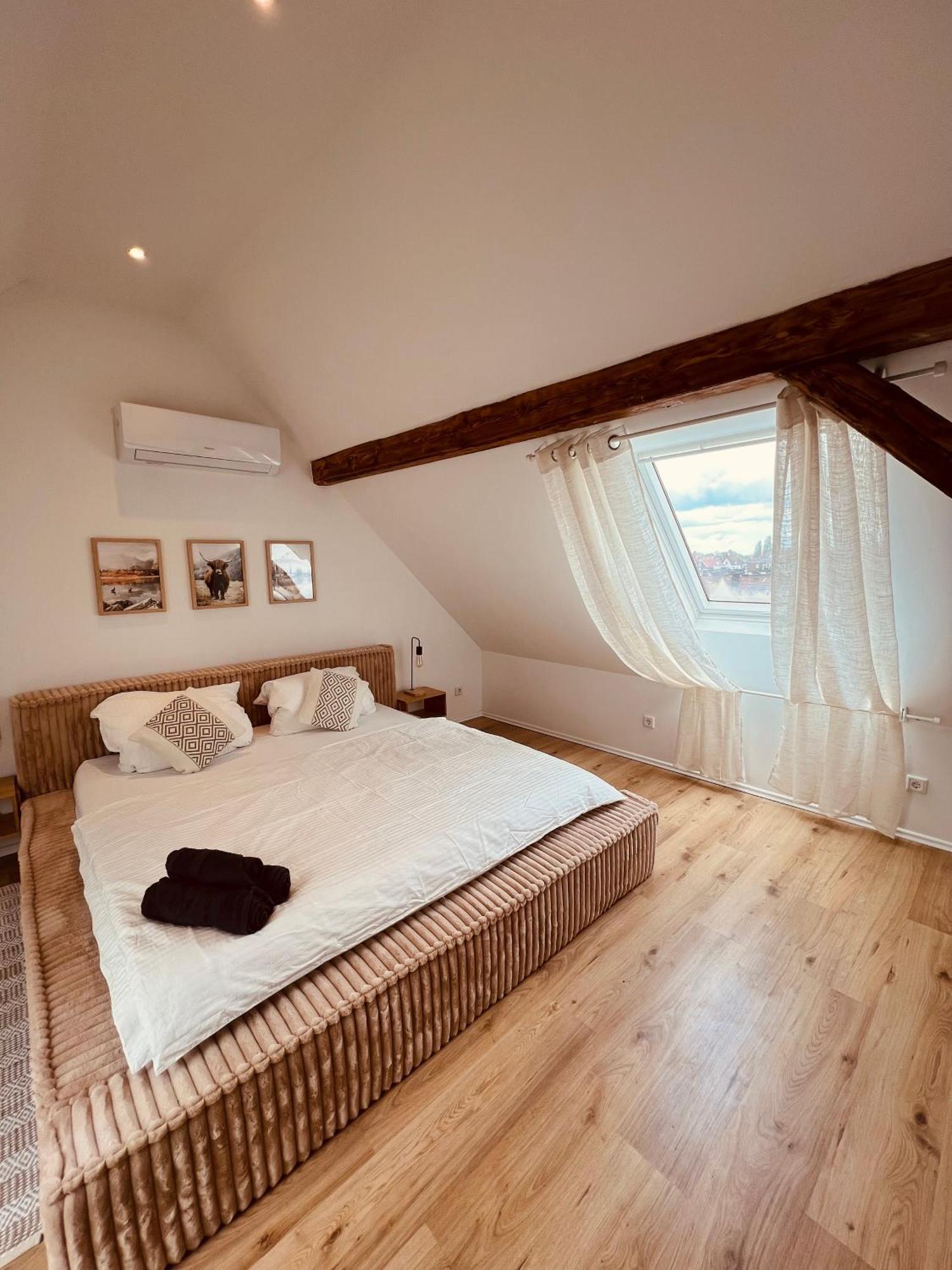 Apartment Maisonette-apartment Mit Klimaanlage - In Zentrum - *