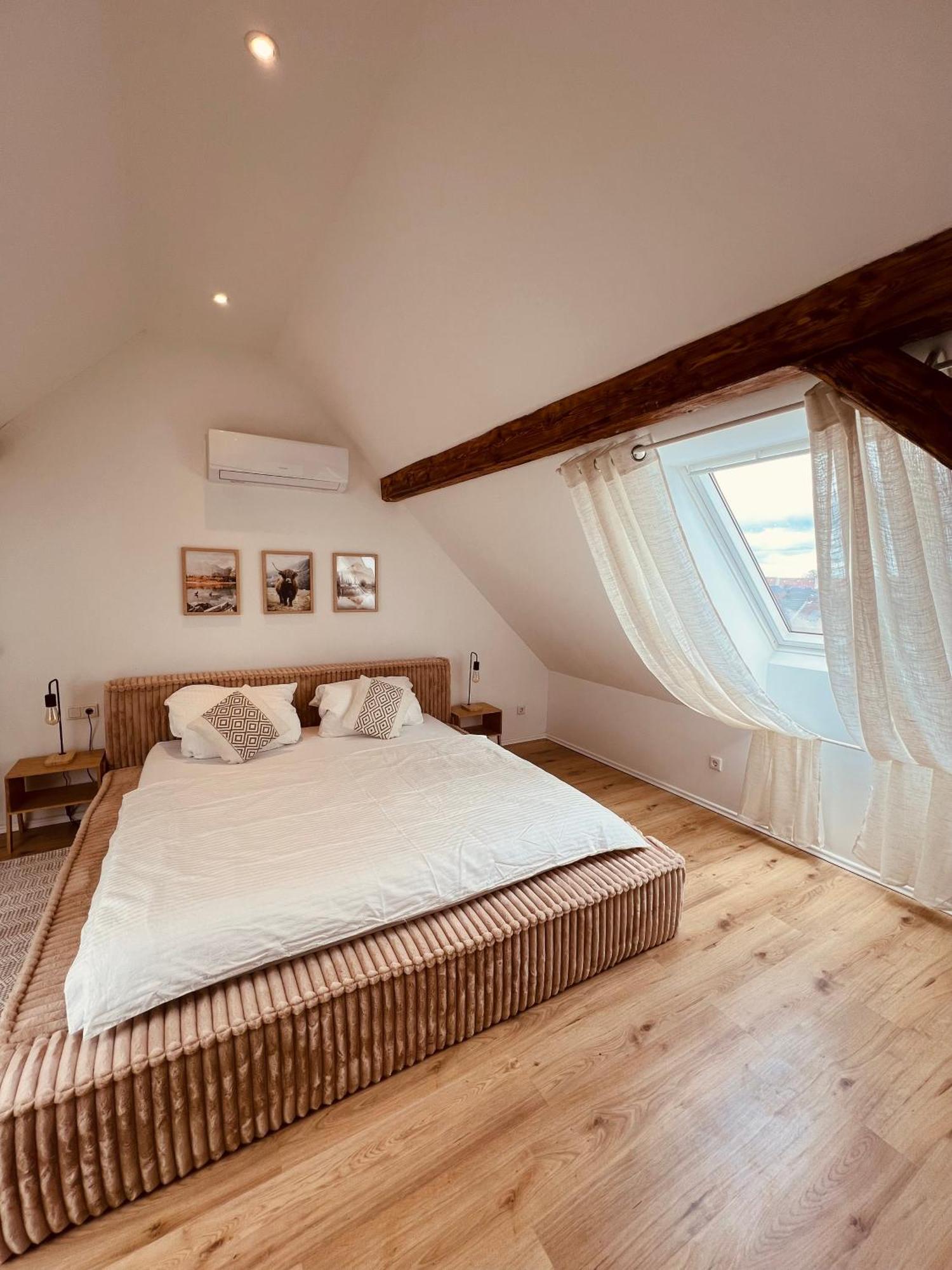 Апартаменты Maisonette-apartment Mit Klimaanlage - In Zentrum -